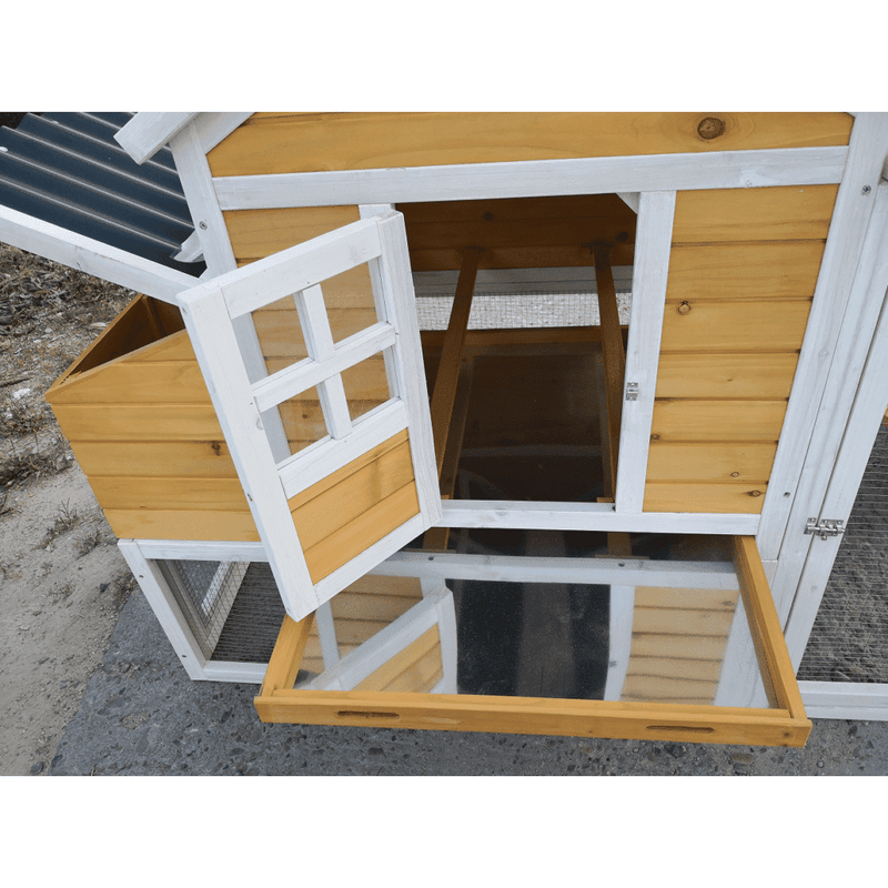 Rugged Ranch™ Laredo Wood Chicken Coop Up to 5 chickens